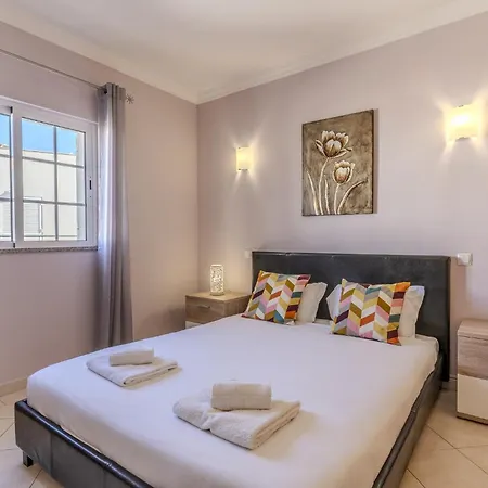 #343 With Pool & Jacuzzi By Holidays 빌라 알부페이라