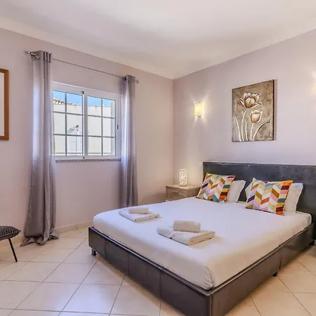 #343 With Pool & Jacuzzi By Holidays 빌라