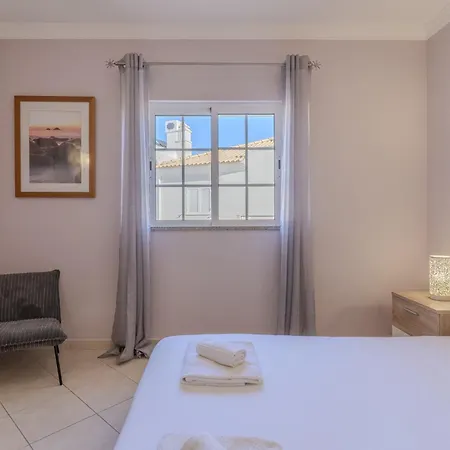 #343 With Pool & Jacuzzi By Holidays 빌라