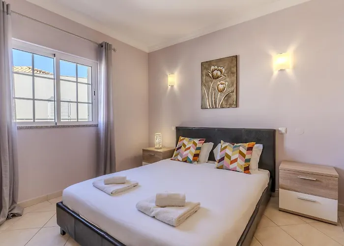 #343 With Pool & Jacuzzi By Holidays 빌라 알부페이라