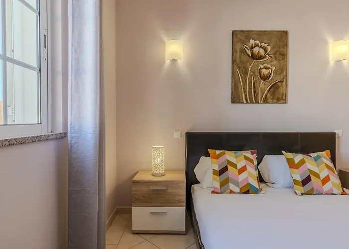 #343 With Pool & Jacuzzi By Holidays *