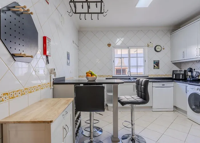 #343 With Pool & Jacuzzi By Holidays 빌라 알부페이라