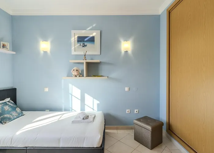 #343 With Pool & Jacuzzi By Holidays 빌라