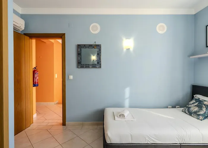 #343 With Pool & Jacuzzi By Holidays *