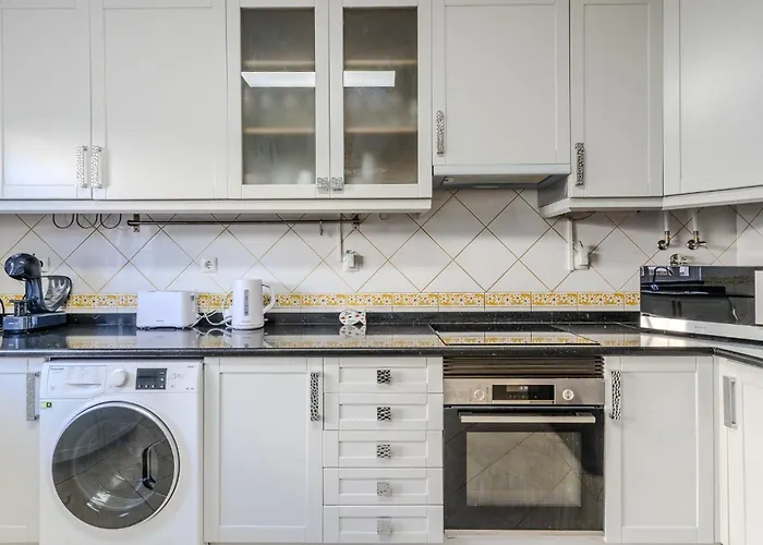 #343 With Pool & Jacuzzi By Holidays 빌라 알부페이라