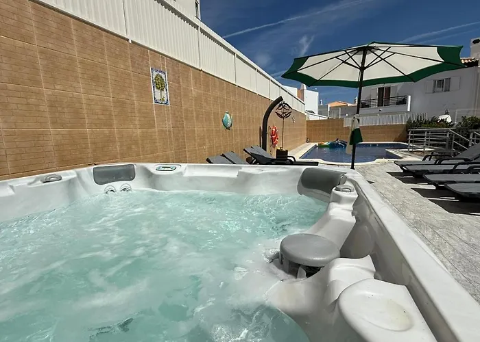 #343 With Pool & Jacuzzi By Holidays 빌라 *